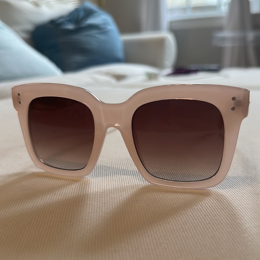 💚 Light Pink Opaque Oversized thick rimmed fashion sunglasses - Picture 2 of 4